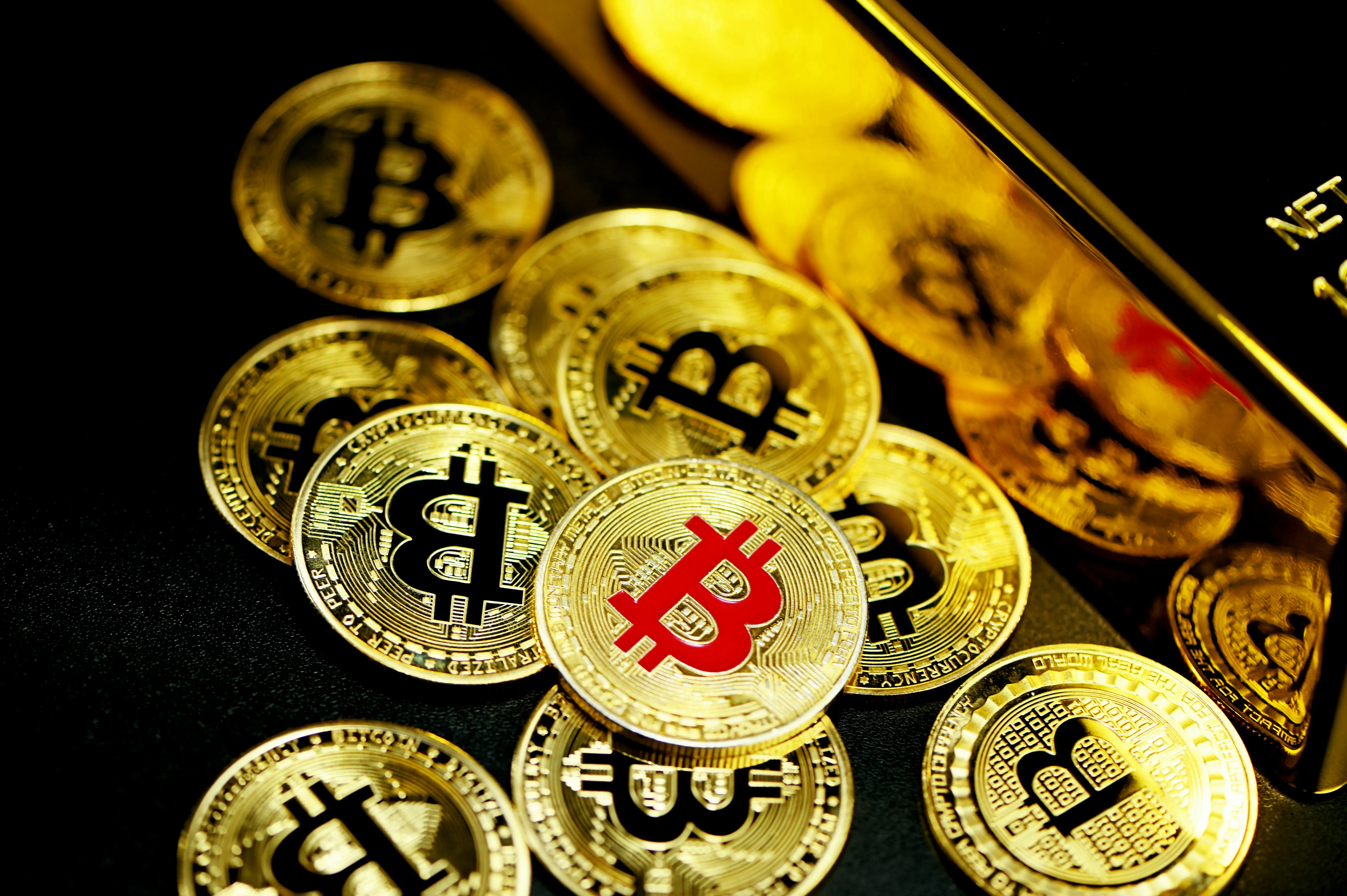 Biểu tượng hộp quà và các ưu đãi hấp dẫn, tượng trưng cho các chương trình khuyến mãi độc quyền